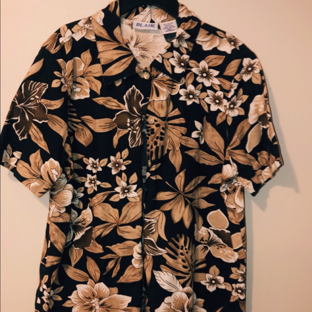 Cute Hawaiian type button up shirt